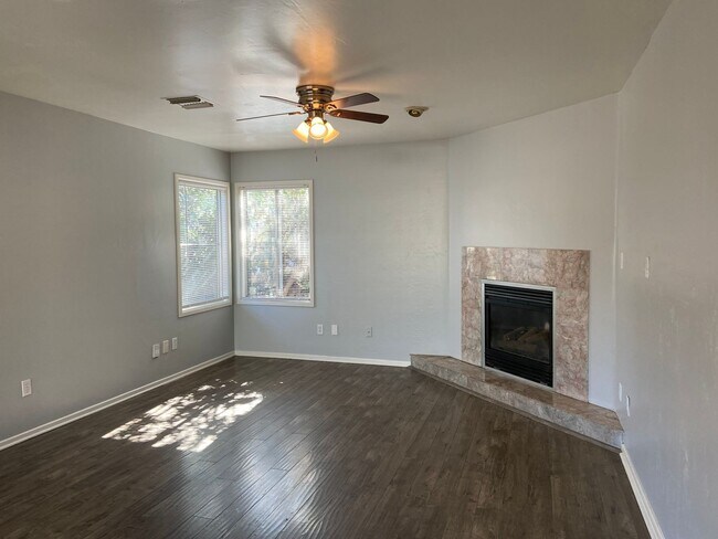 Building Photo - Oleander home with a HUGE shop!