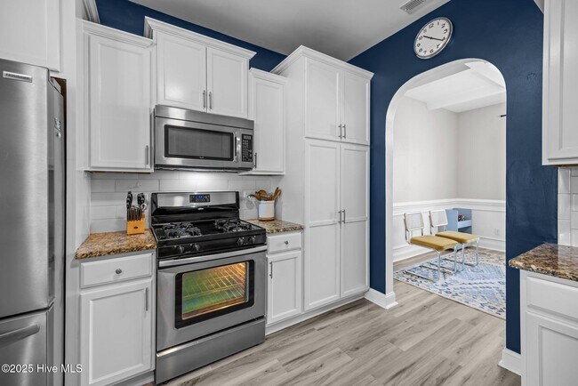 Building Photo - 204 N Brig Dr
