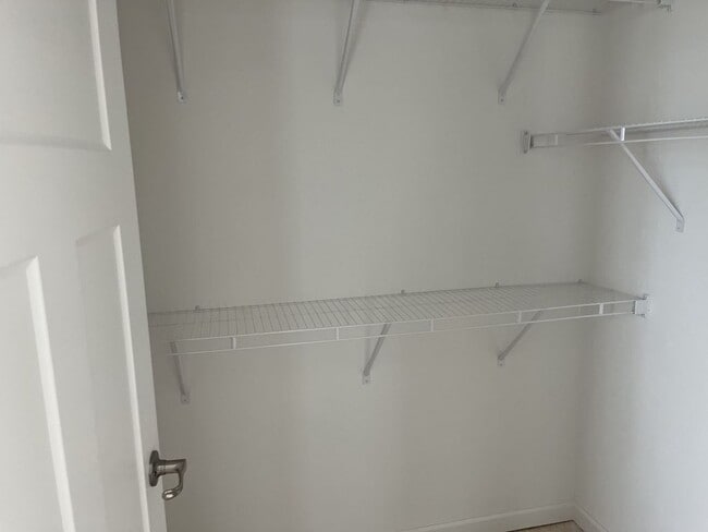 Building Photo - 508 Outer Dr