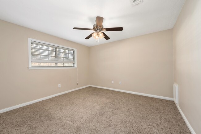 Building Photo - 2908 Oakside Dr