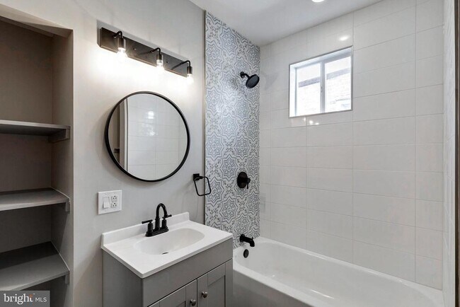 Building Photo - 6205 Elmwood Ave