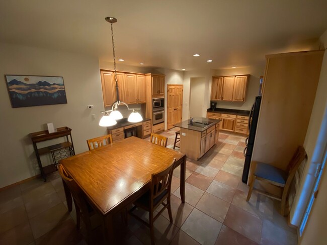 Building Photo - Spacious and Comfortable Colorado Mountain...