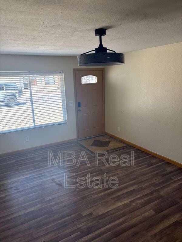 Building Photo - 4027 E Windrose Dr