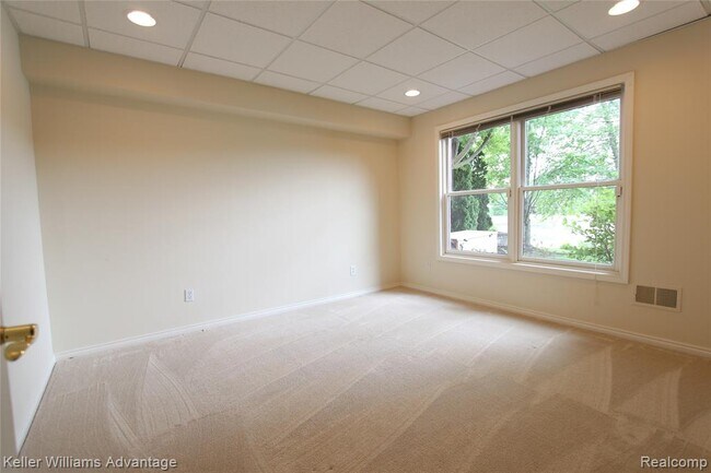 Building Photo - 18547 Clairmont Cir E