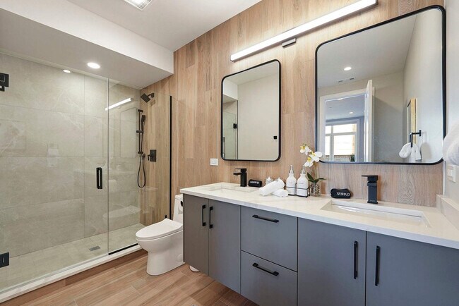 Building Photo - 2344 W Polk St