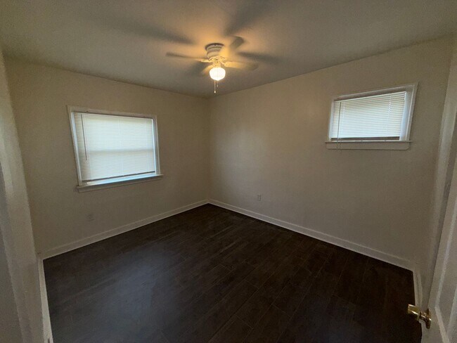 Building Photo - Open House Schedule Mon 9.8.25 @ 12:00pm, ...
