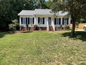 Building Photo - 3 Bedroom, 2 Bath Home For Rent In Sherrills Ford