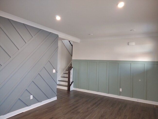 Building Photo - Superlative 6 Bedroom, 5 Bathroom Home in an Upscale Community!