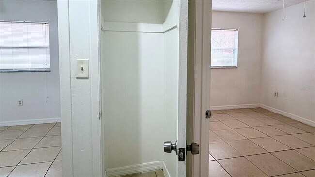 Building Photo - 1905 Park Manor Dr