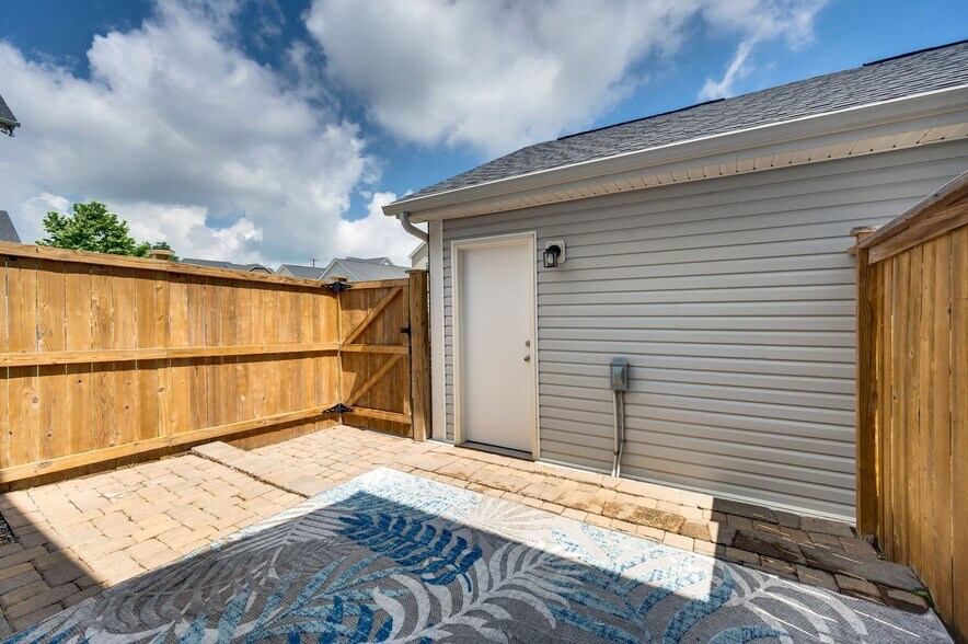 Building Photo - 1840 Riverbirch Ln