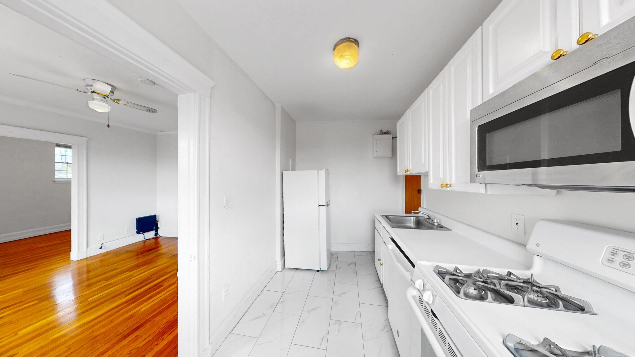 Building Photo - 15 Governors Ave