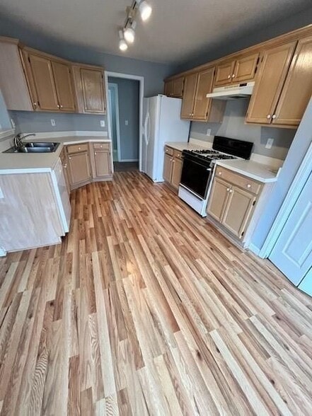 Building Photo - 175 Boxford Ct