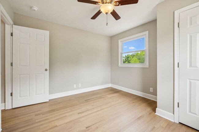 Building Photo - Sango Beauty With Finished Basement!