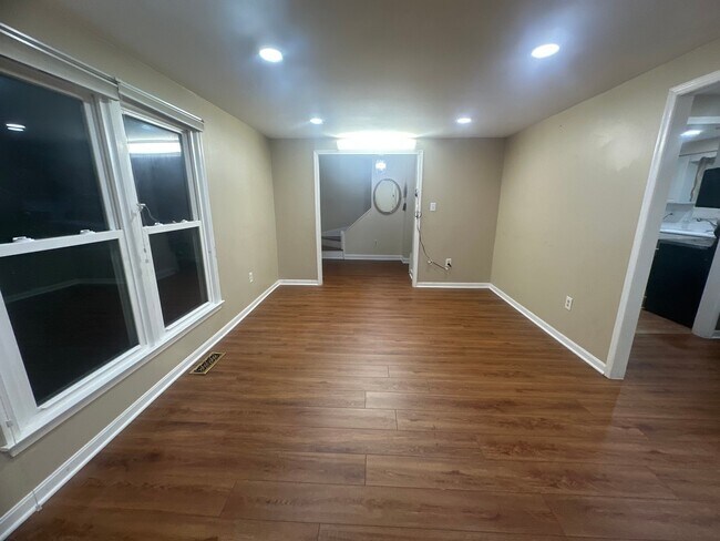 Building Photo - 16445 Tomahawk Dr