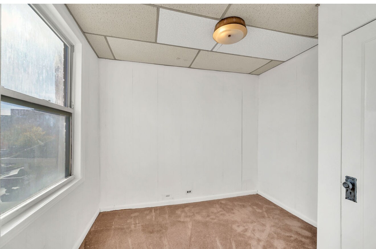 Building Photo - 2258 N Central Ave