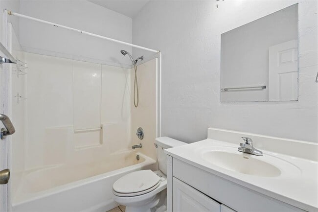 Building Photo - 1021 Shady Creek Cir