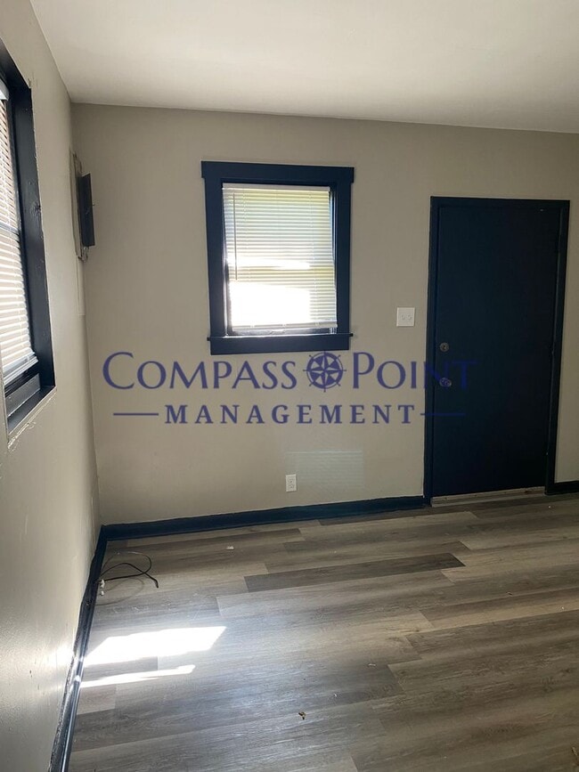 Building Photo - 707-709 Paul Ave