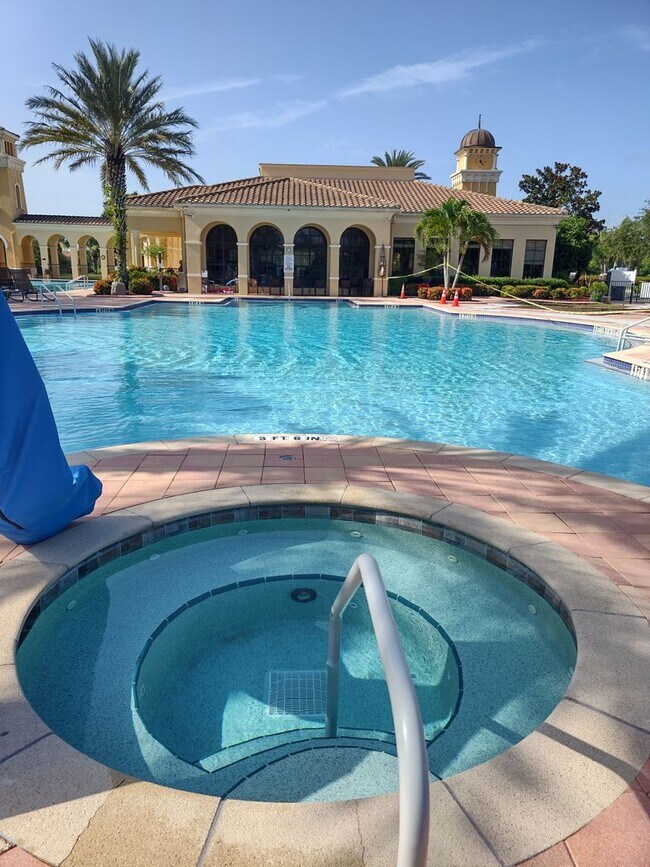 Building Photo - Annual Furnished or Unfurnished 3 Bedroom 2 Bathroom Second Floor Condo in Venetian Golf & River ...