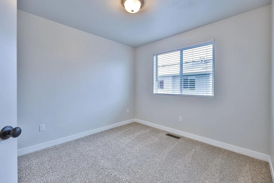 Building Photo - 15051 S Halter Way