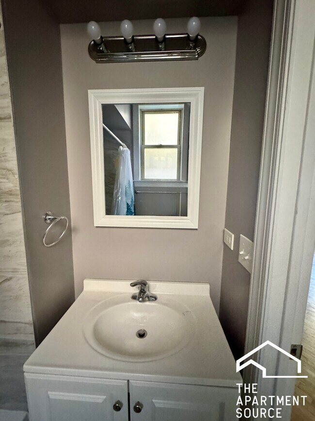 Building Photo - 4265 W Addison St