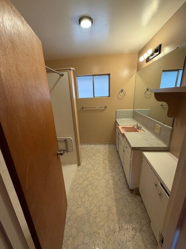 Building Photo - 3-Bedroom, 2-Bathroom Home for Rent – Move-In Ready!