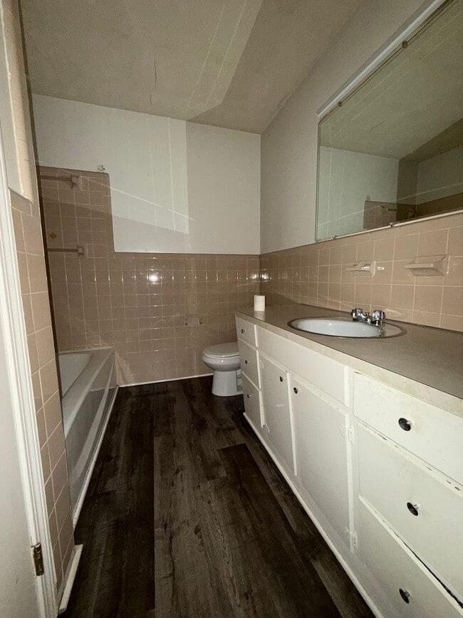 Building Photo - 1 Bed/1 Bath Apartment