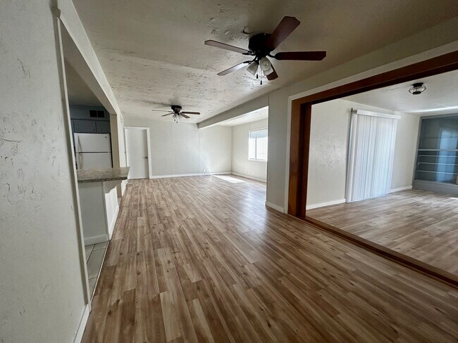 Building Photo - 1120 N Justice Dr