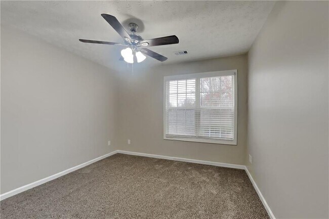 Building Photo - 775 James Ridge Dr