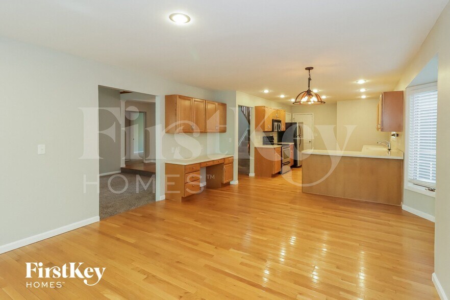 Building Photo - 800 Farview Ave