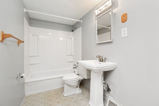 Building Photo - BLACK FRIDAY DEAL! SCORE 50% OFF 1ST MONTH'S RENT IF SIGNED BY NOV. 28! Beautiful 1 Bedroom home ...