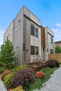 Building Photo - Unique West Seattle Townhome with Air Cond...