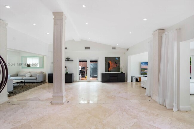 Building Photo - 12515 Palm Rd