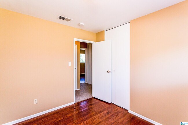 Building Photo - 1112 S Gale Dr