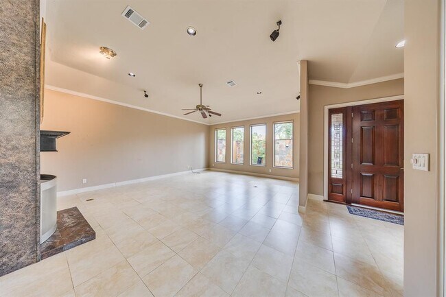 Building Photo - 11503 Lakeside Pl Dr