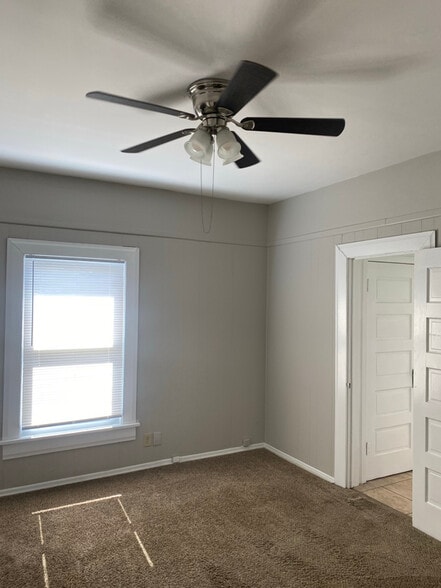 Building Photo - 1925 N Market St