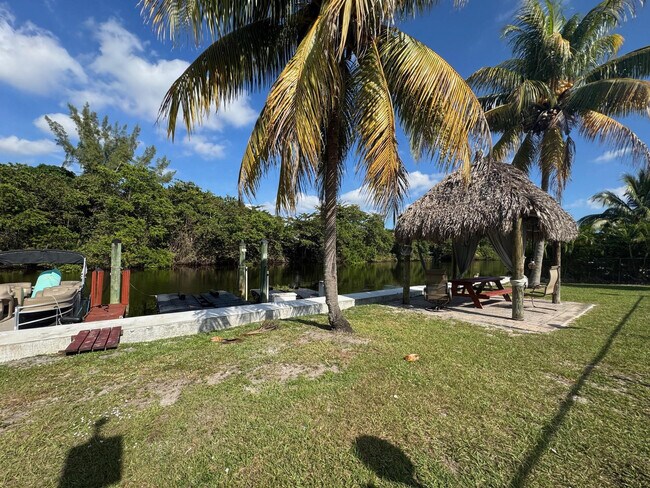 Building Photo - 3211 SW 44th St