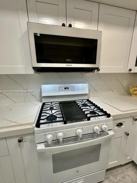 Building Photo - 7439 Twin Sabal Dr