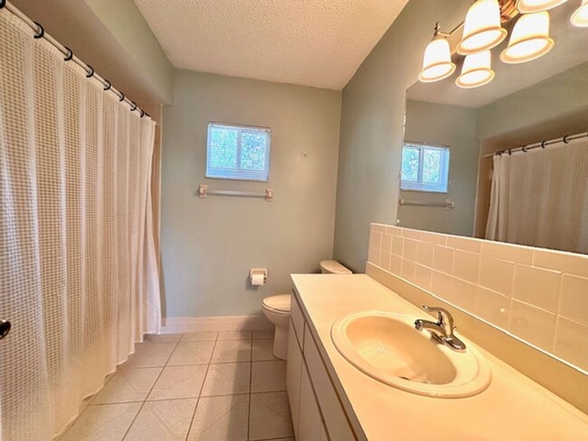Building Photo - Spruce Creek South