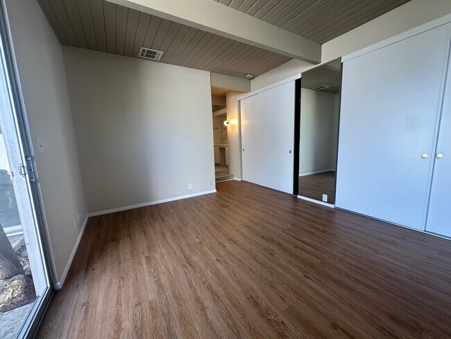 Building Photo - 3169 S Bentley Ave