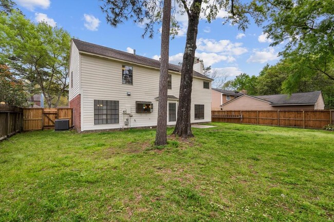 Building Photo - 3807 Forest Village Dr