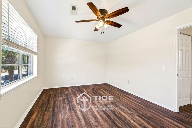 Building Photo - Comfortable Living Near Greenway Access