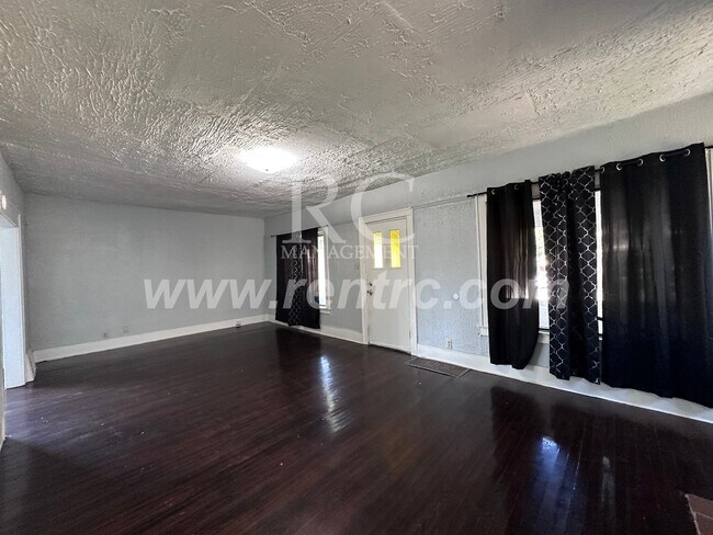 Building Photo - 1115 Harmon-