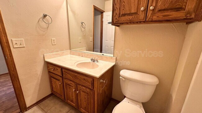 Building Photo - 1306 SW 25th St