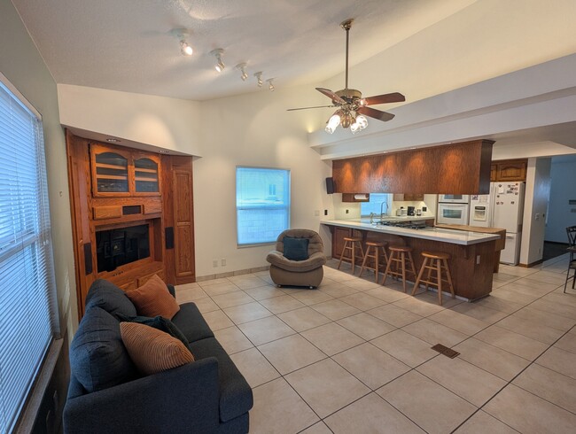 Building Photo - 9041 Emperor Ave