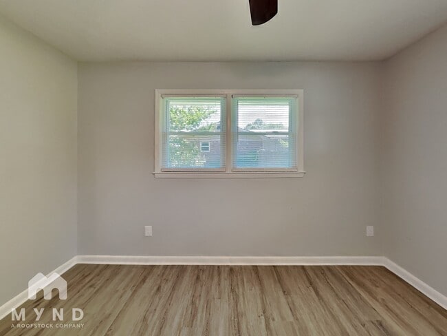 Building Photo - 2180 Rockdale Dr NW