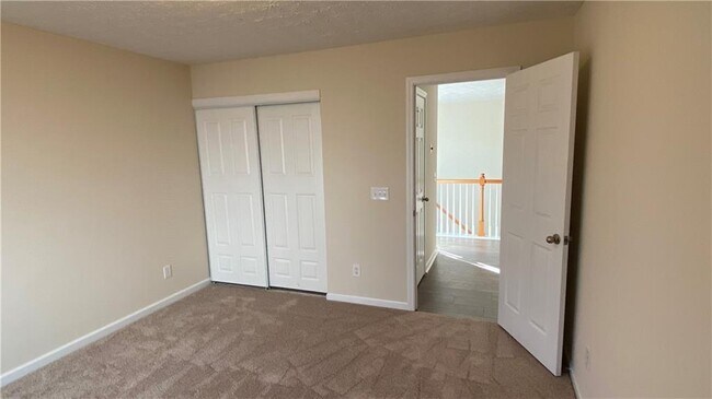 Building Photo - 986 Hawthorn Ln