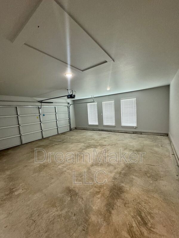 Building Photo - 736 Apple Blossom Wy