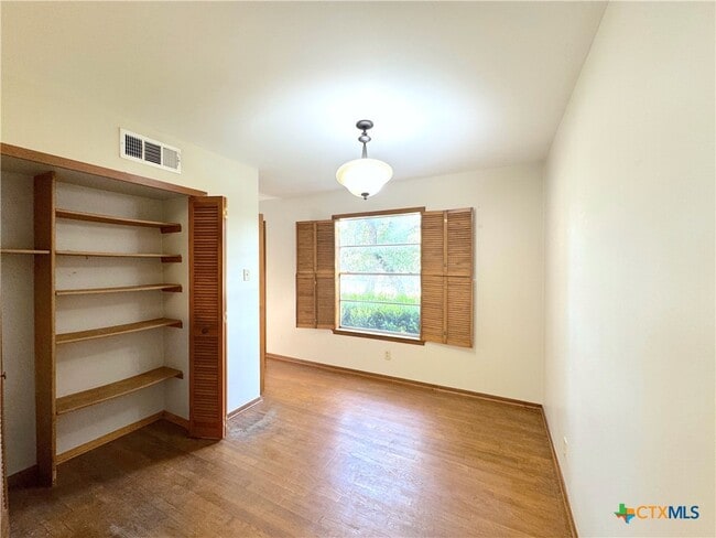 Building Photo - 850 Riviera Dr