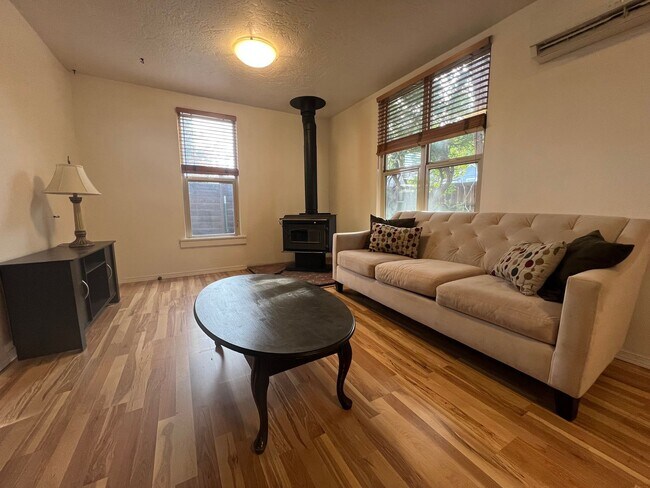 Building Photo - 508 N Main St