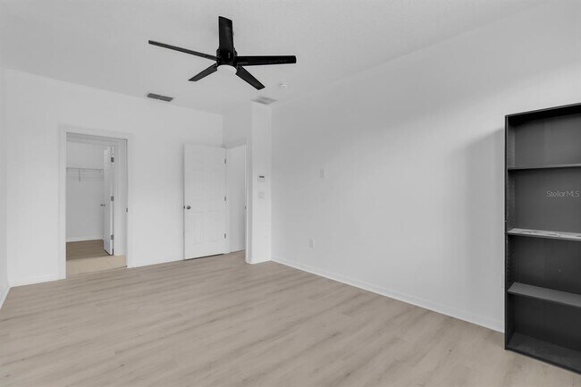 Building Photo - 4210 Windsor Lake Cir